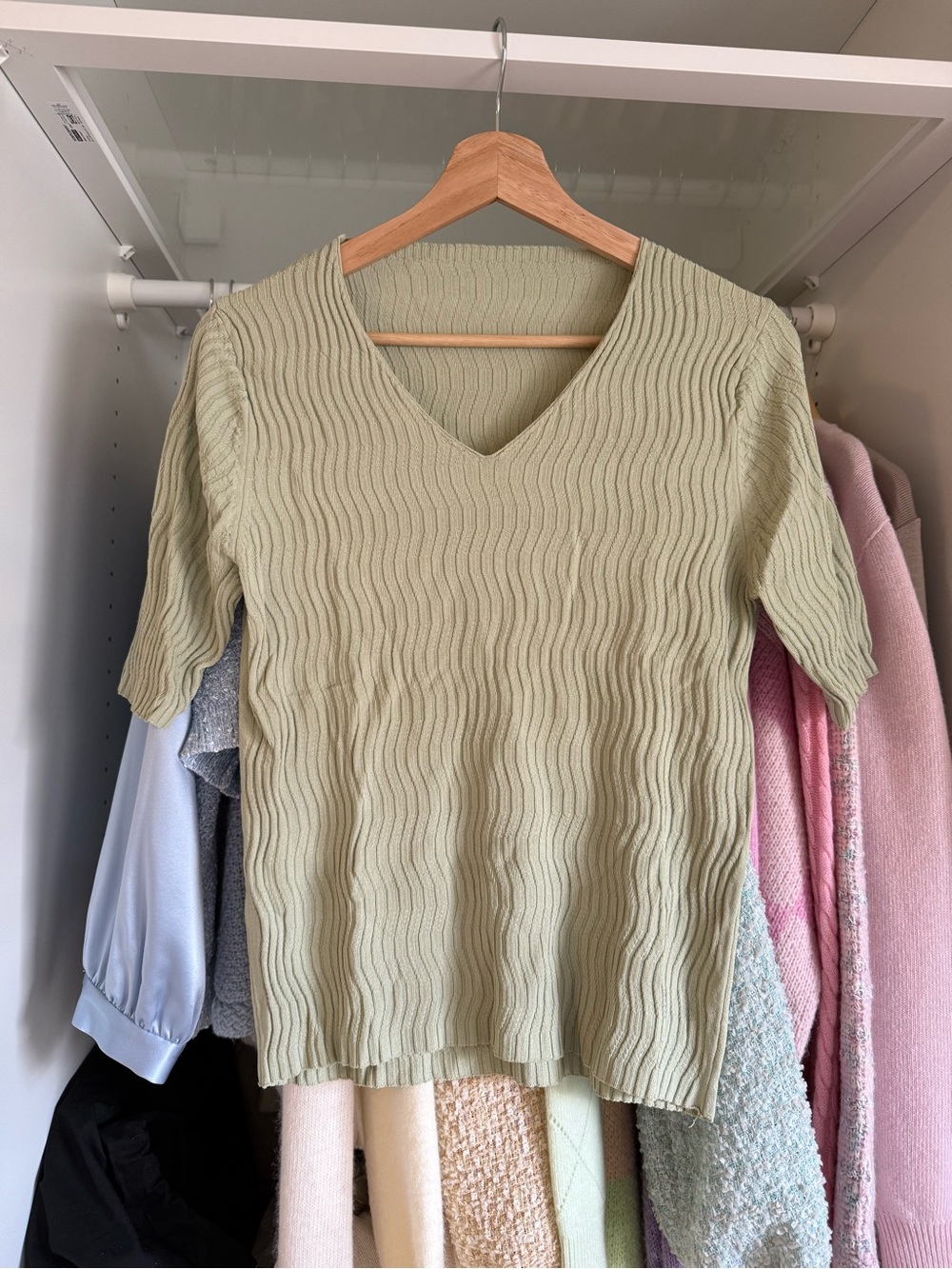 V-Neck Short Sleeve Wave Knit Top - Light Green